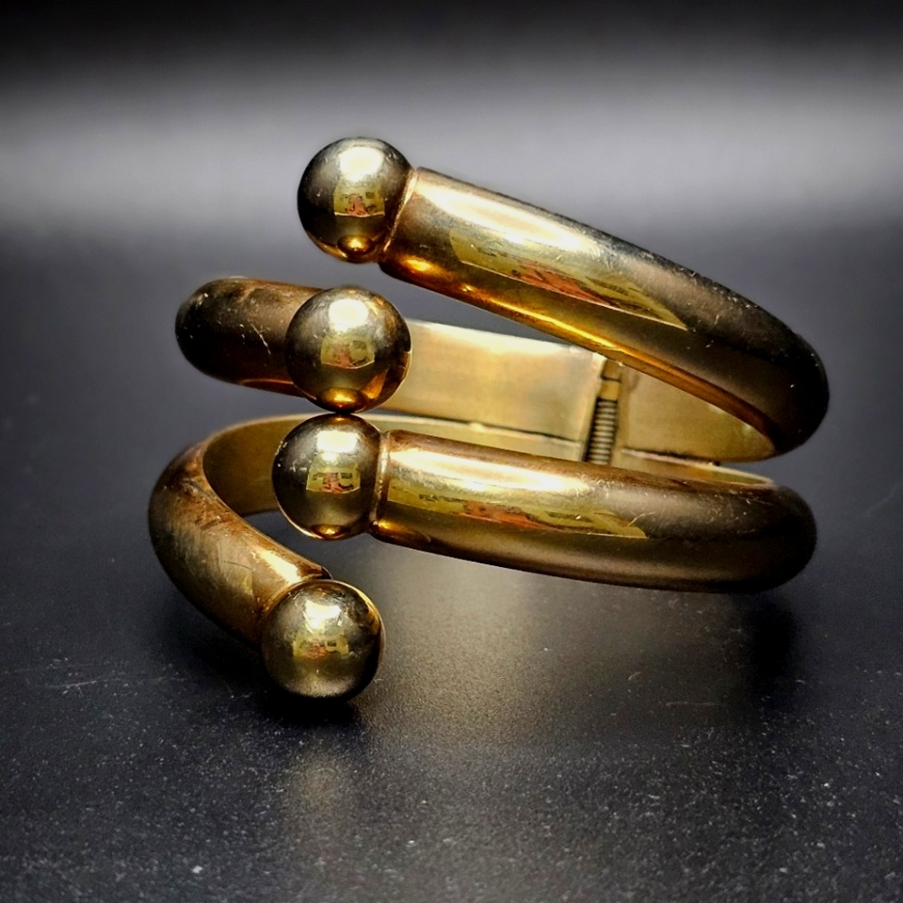 Vintage goldtone clamper bracelet.